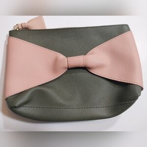 Elizabeth Arden cosmetic bag NWOT.
